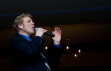 Ken Nelson sings New York, New York